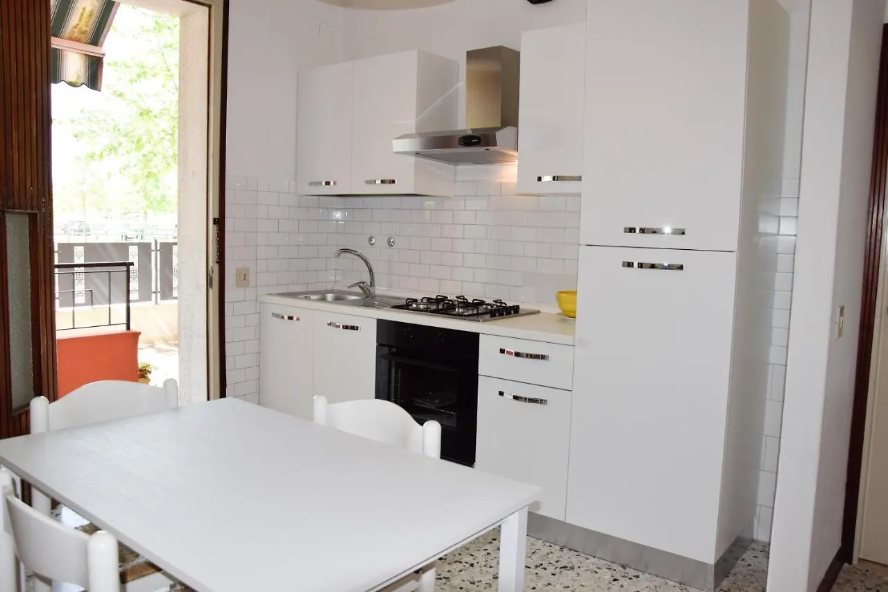 Villa Vania Family Apartments Лидо-ди-Езоло