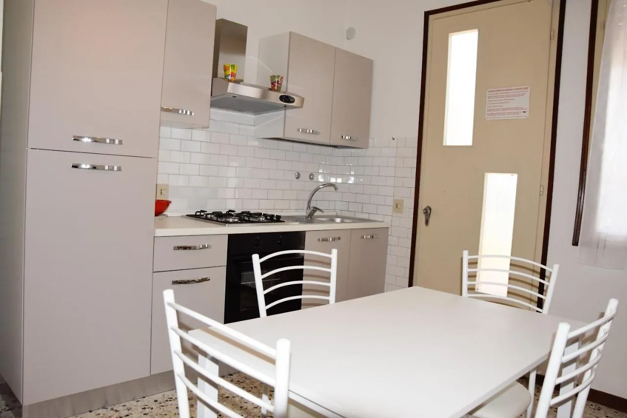 Villa Vania Family Apartments Лидо-ди-Езоло