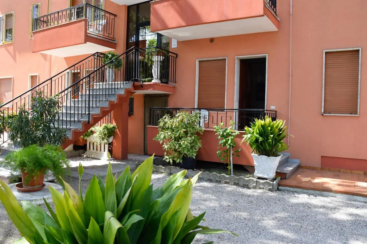 Villa Vania Family Apartments Лидо-ди-Езоло Италия