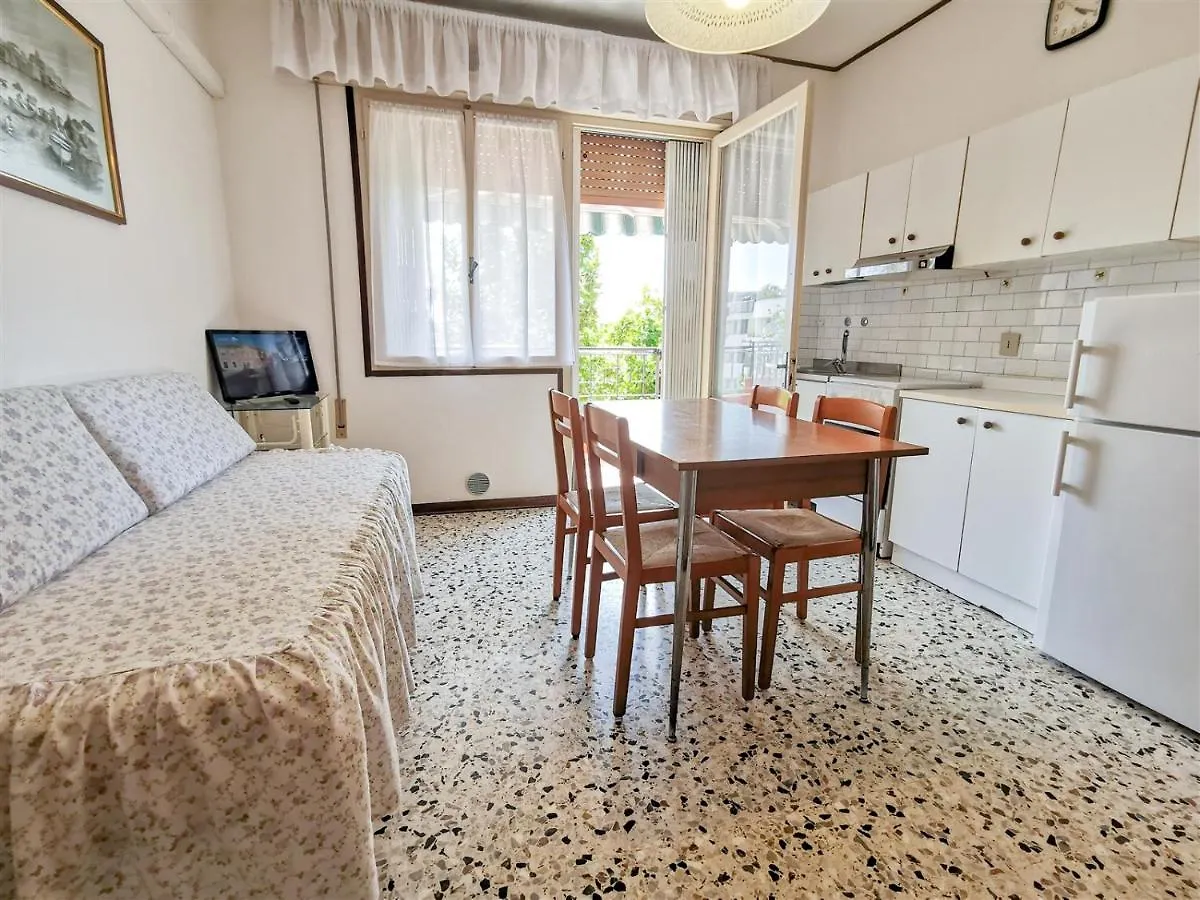 Villa Vania Family Apartments Лидо-ди-Езоло