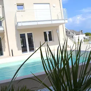 Aura Ar Holiday-home Apartment